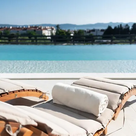 Villa Luxury With A Swimming Pool - 21615 *